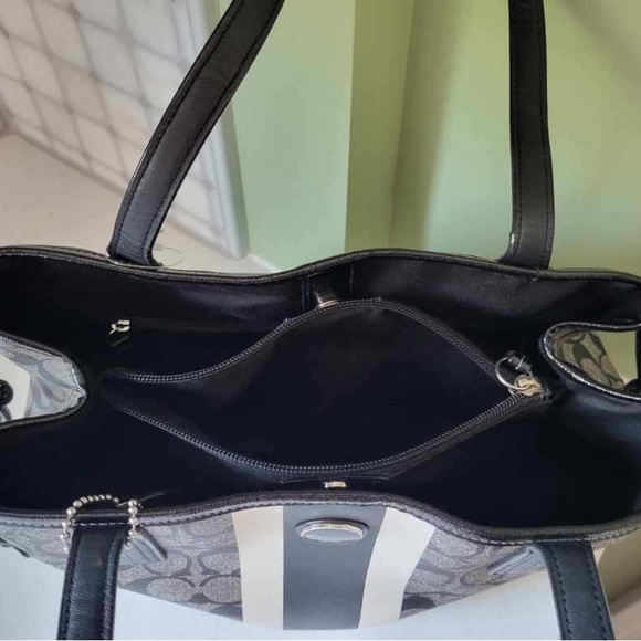 Coach Purse - Picture 3 of 9